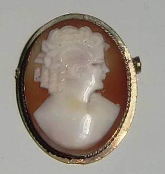 M528M Early 1900s little Cameo brooch/pendant